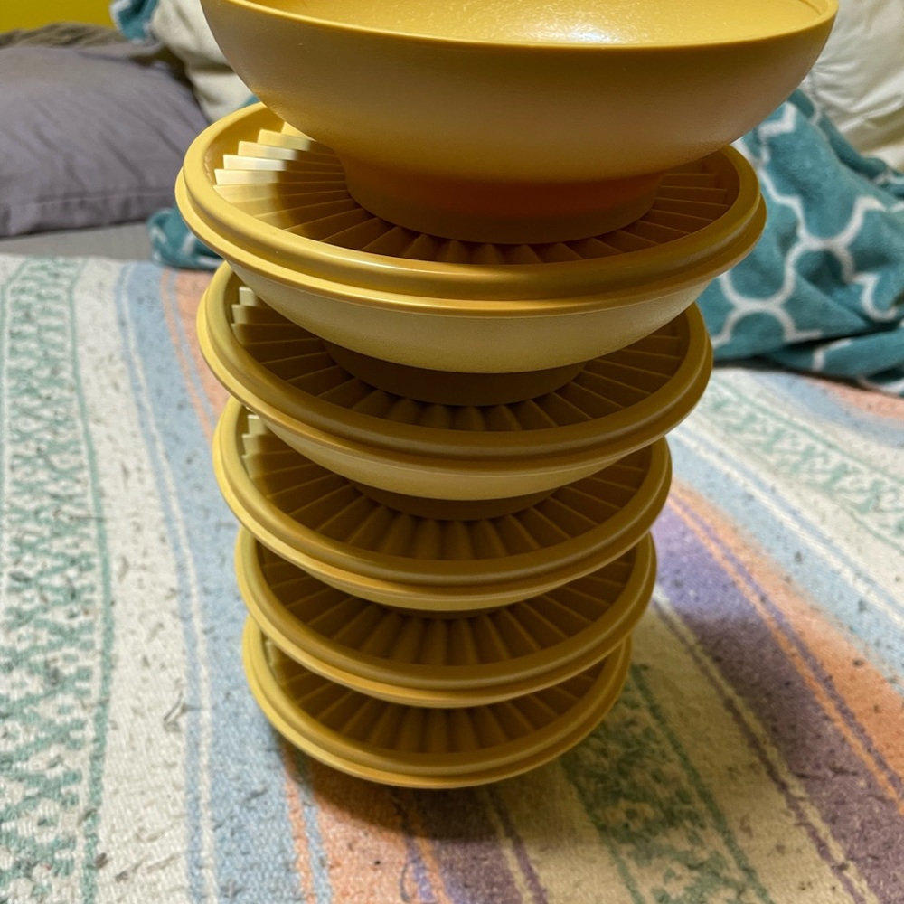 TUPPERWARE BOWLS - Picture 2 of 6